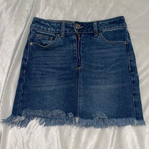Super cute, short frayed denim skirt, silver accents and zipper
